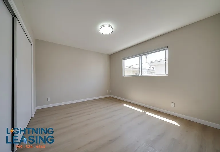 1035 N Hayworth Ave #100 — Photo 6