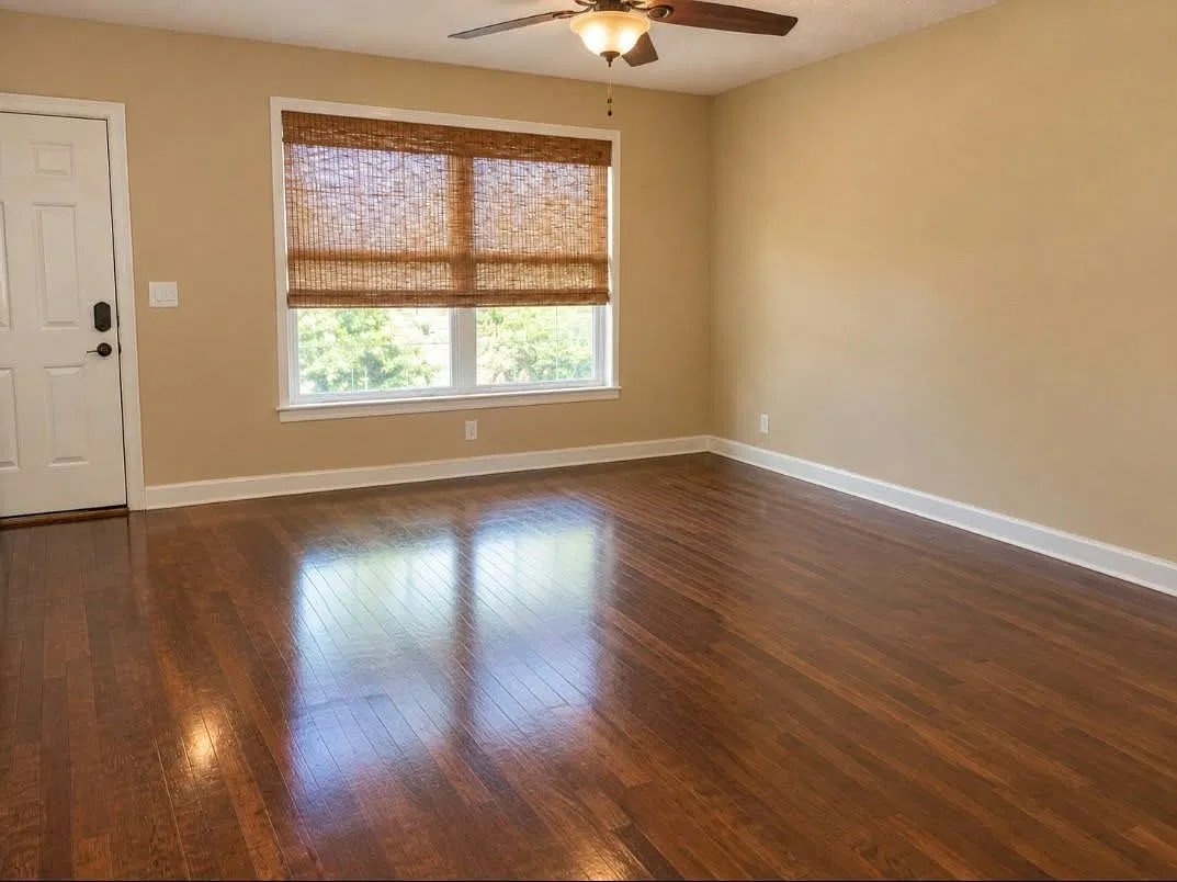 3 bed, 1080 sqft, $2,100 — Photo 3