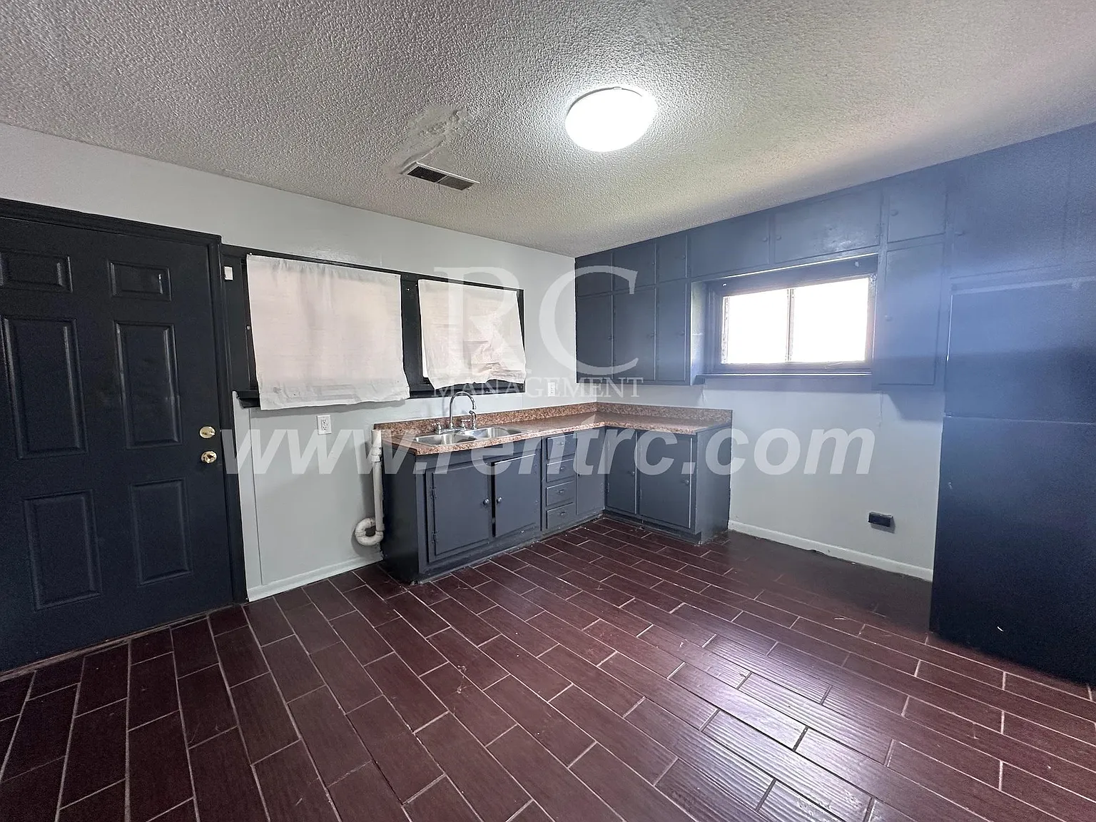 3 bed, 1200 sqft, $950 — Photo 2