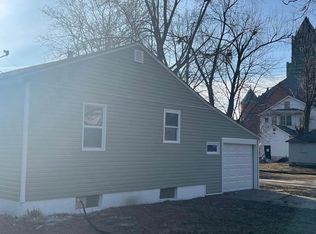 217 Lee Ct, Clinton, IA 52732