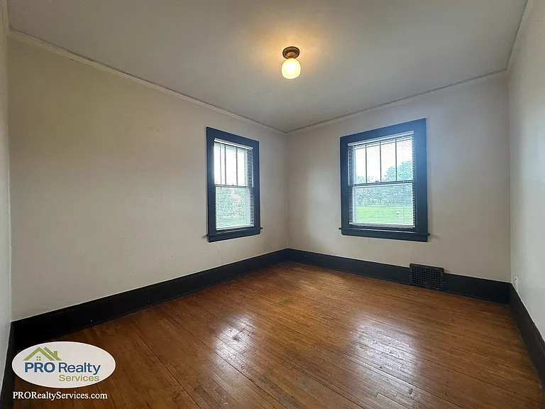 954 Ivy Ave E — Photo 19