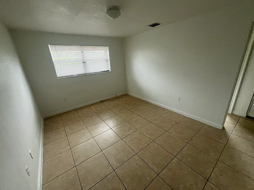 421 NW 7th Ter #1