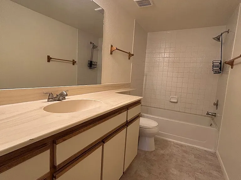 1698 W Wood Bridge Ct — Photo 17
