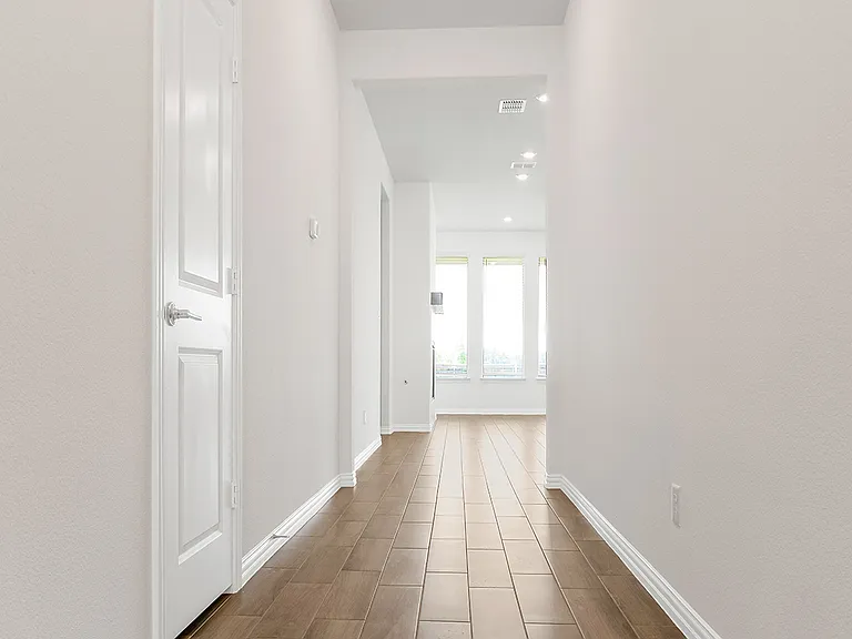 1120 Canuela Way — Photo 4