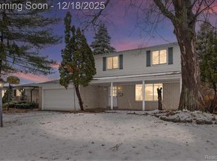 13227 Grand Haven Dr, Sterling Heights, MI