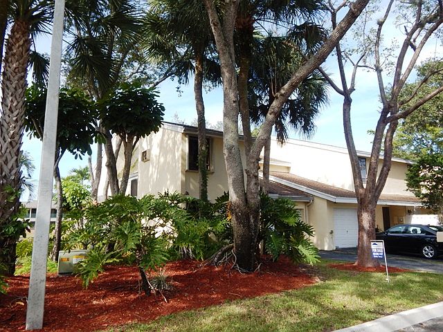 1st image of 9897 Fairway Cove Ln