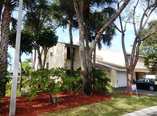 9897 Fairway Cove Ln, Plantation, FL 33324