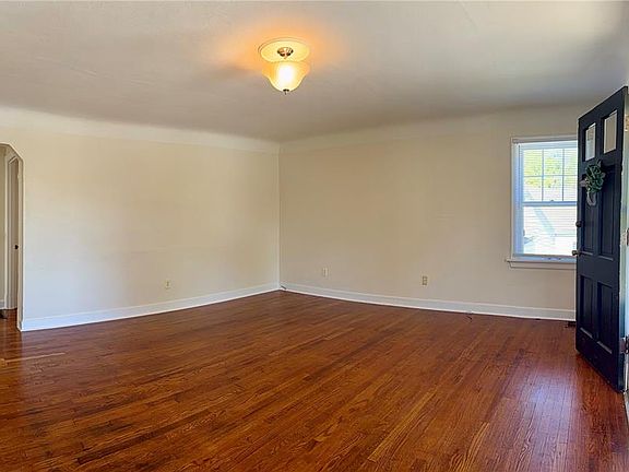 2nd image of 6 Cronin Ct