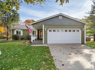 987 Fairledge St, Lake Orion, MI 48362