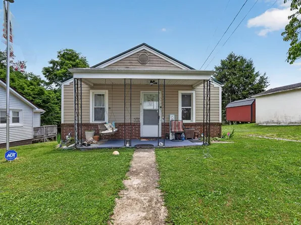 110 Wolfe Ave, Marion, VA 24354