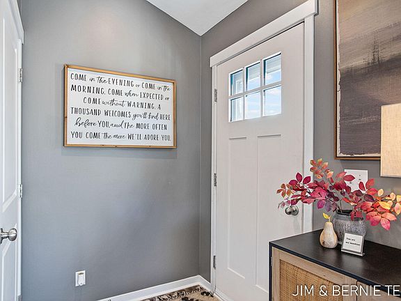 5th image of 10561 Knollgate Dr