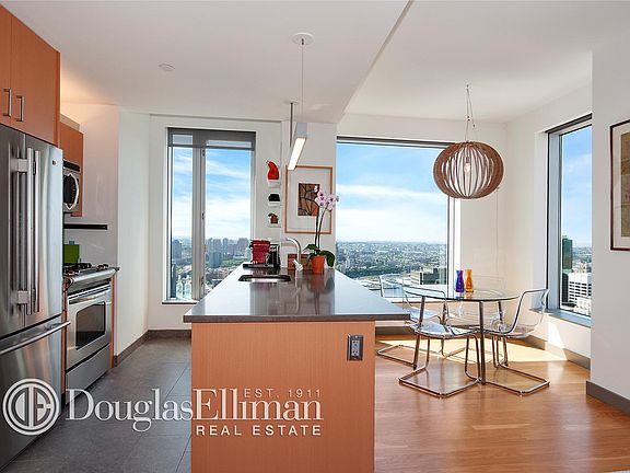 4th image of 8 Spruce St APT 47J