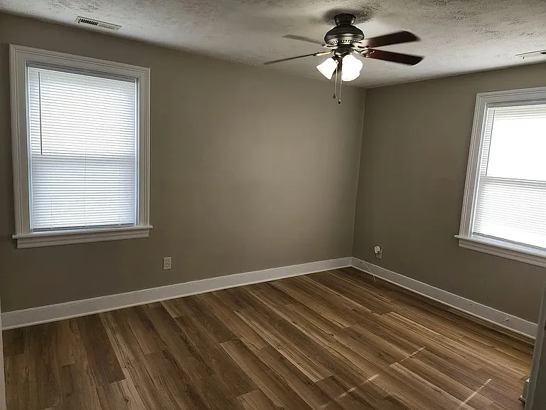 115 S Ivy Ave — Photo 5