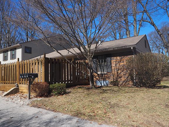 2nd image of 3679 Brentwood St