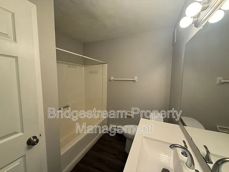 75 N Gebhart Church Rd #B — Photo 6