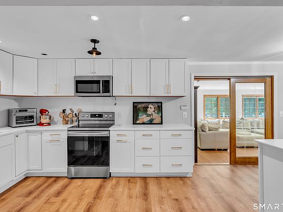 5th image of 91 Whippoorwill Road