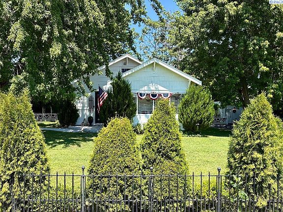 4th image of 130 W Deschutes Ave
