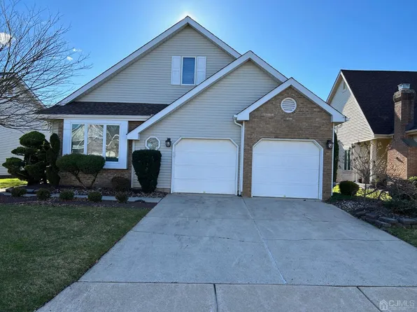 29 Leeds Ln, Monroe Township, NJ 08831