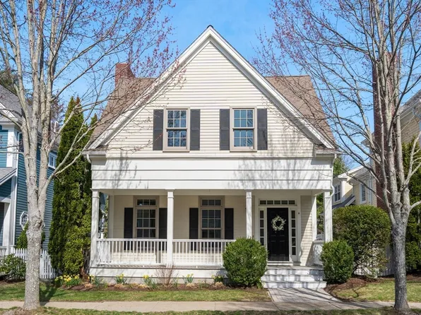 4 Maple St #4, Medfield, MA 02052