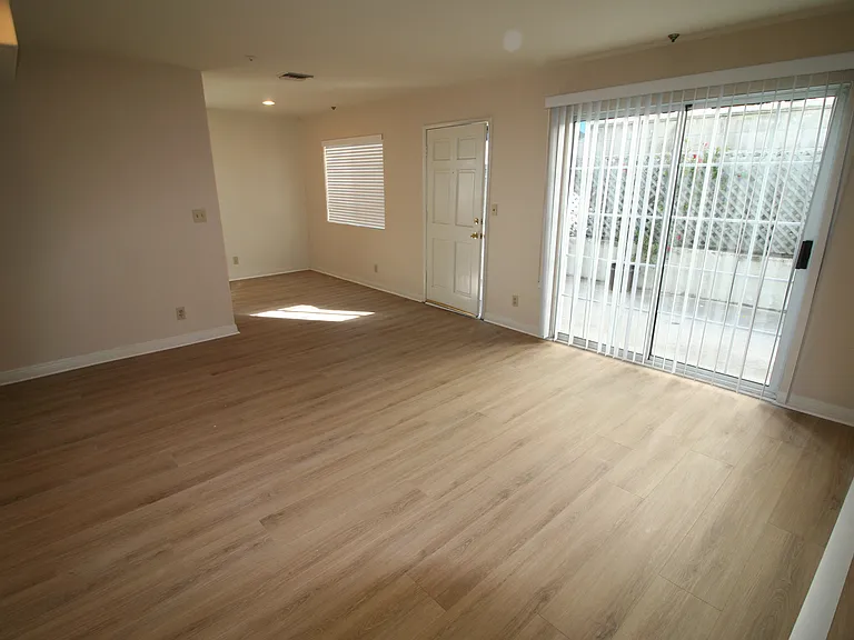 10387 Almayo Ave #1 — Photo 2