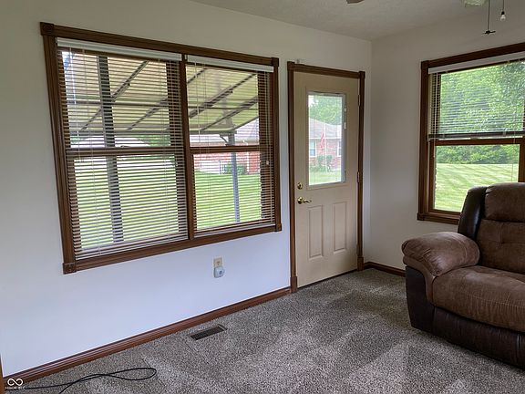 4th image of 204 Locust Ln