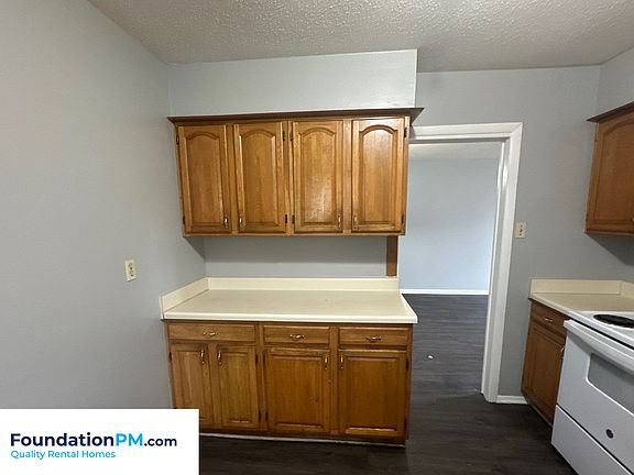 3rd image of 3240 Forest Brook Dr