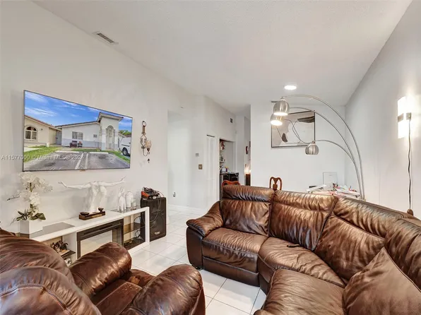 7001 W 35th Ave Unit 167, Hialeah, FL 33018