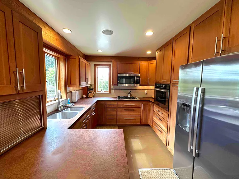 1843 NE Virginia Ct — Photo 13