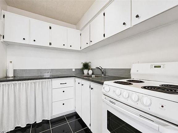 4th image of 91 Conroy Cres #307