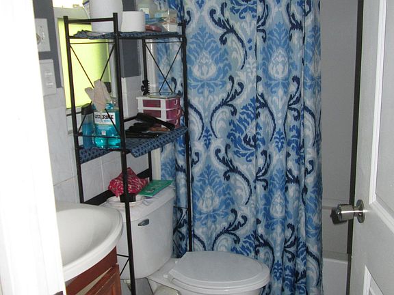 master bedroom bathroom