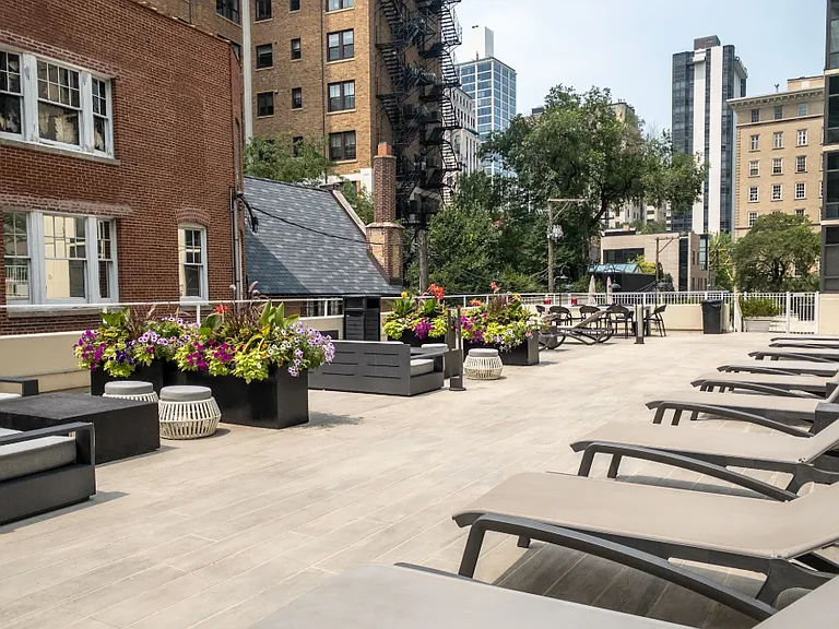 64 E Scott St #11 — Photo 9