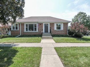 421 N Prospect Manor Ave, Mount Prospect, IL 60056