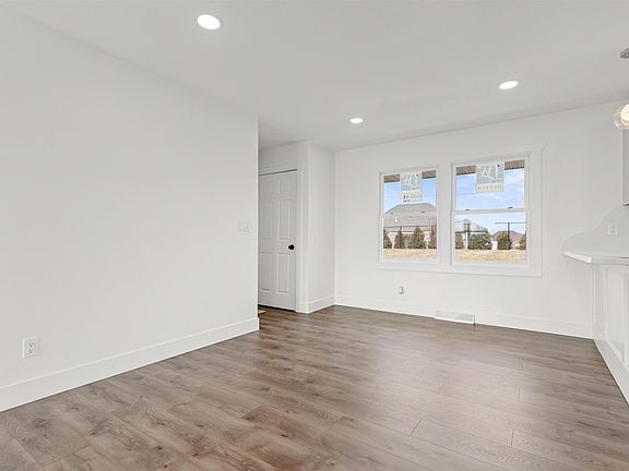 5th image of 3315 City View Dr