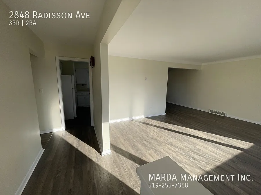 Charming 3 Bed/2 Bath In South Windsor + Utilities — Photo 2