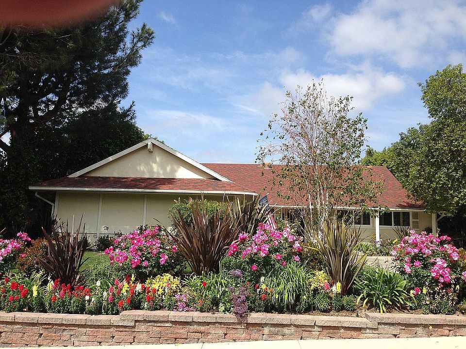 Front Yard/Flower Bed