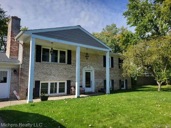 5458 Gina Dr, Swartz Creek, MI 48473