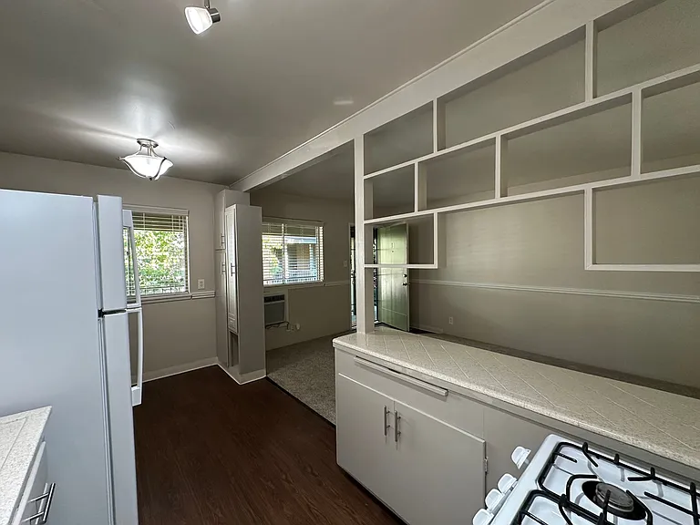 2508 L Street Classic Midtown Living — Photo 9