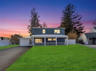 119 Scooter Lane, Hicksville, NY 11801