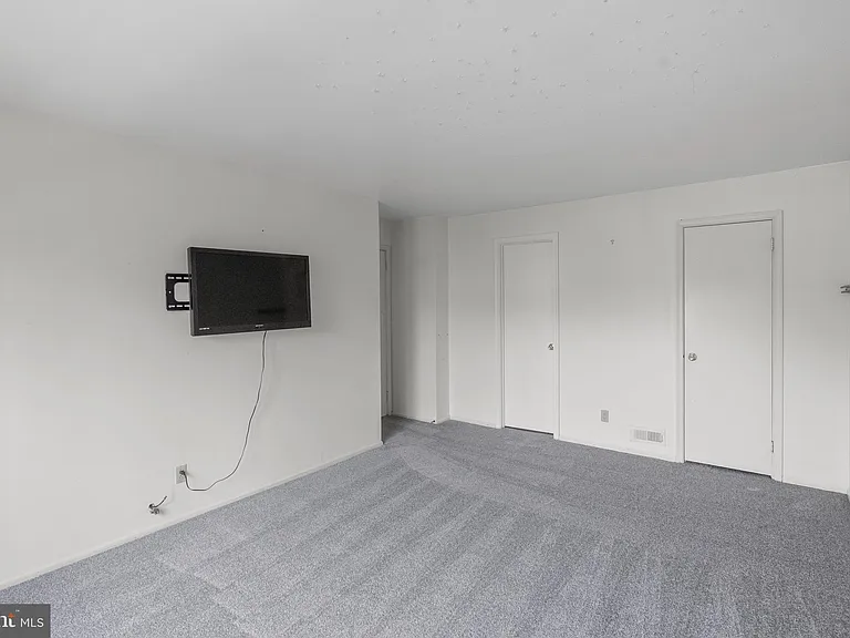 164 Bradford Ct #B — Photo 12
