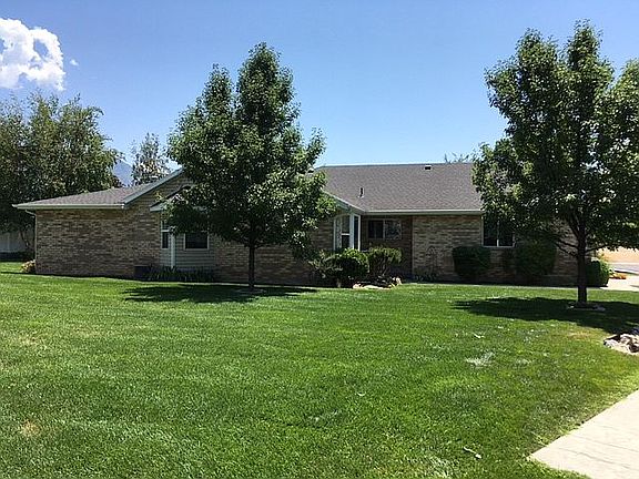 3rd image of 122 W Hidden Hollow Cir