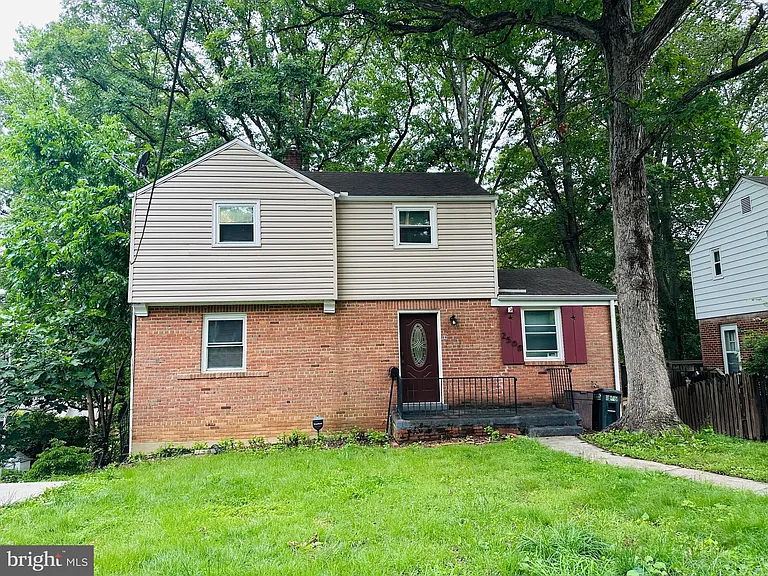 2500 Lake Ave — Photo 2