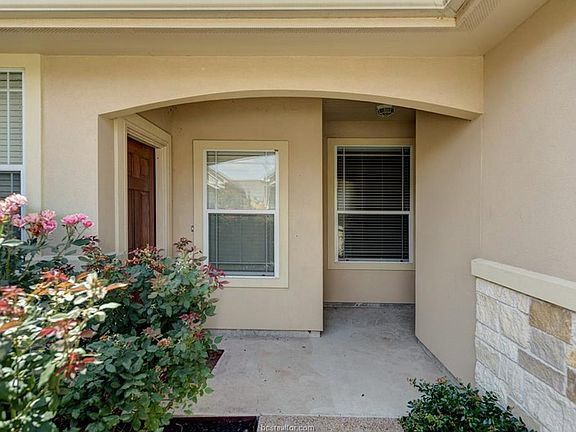 2nd image of 3818 Blackhawk Ln