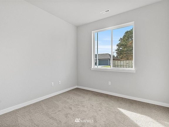 Photos are of a previously built Summit floor and may show an upgrade or a product no longer available