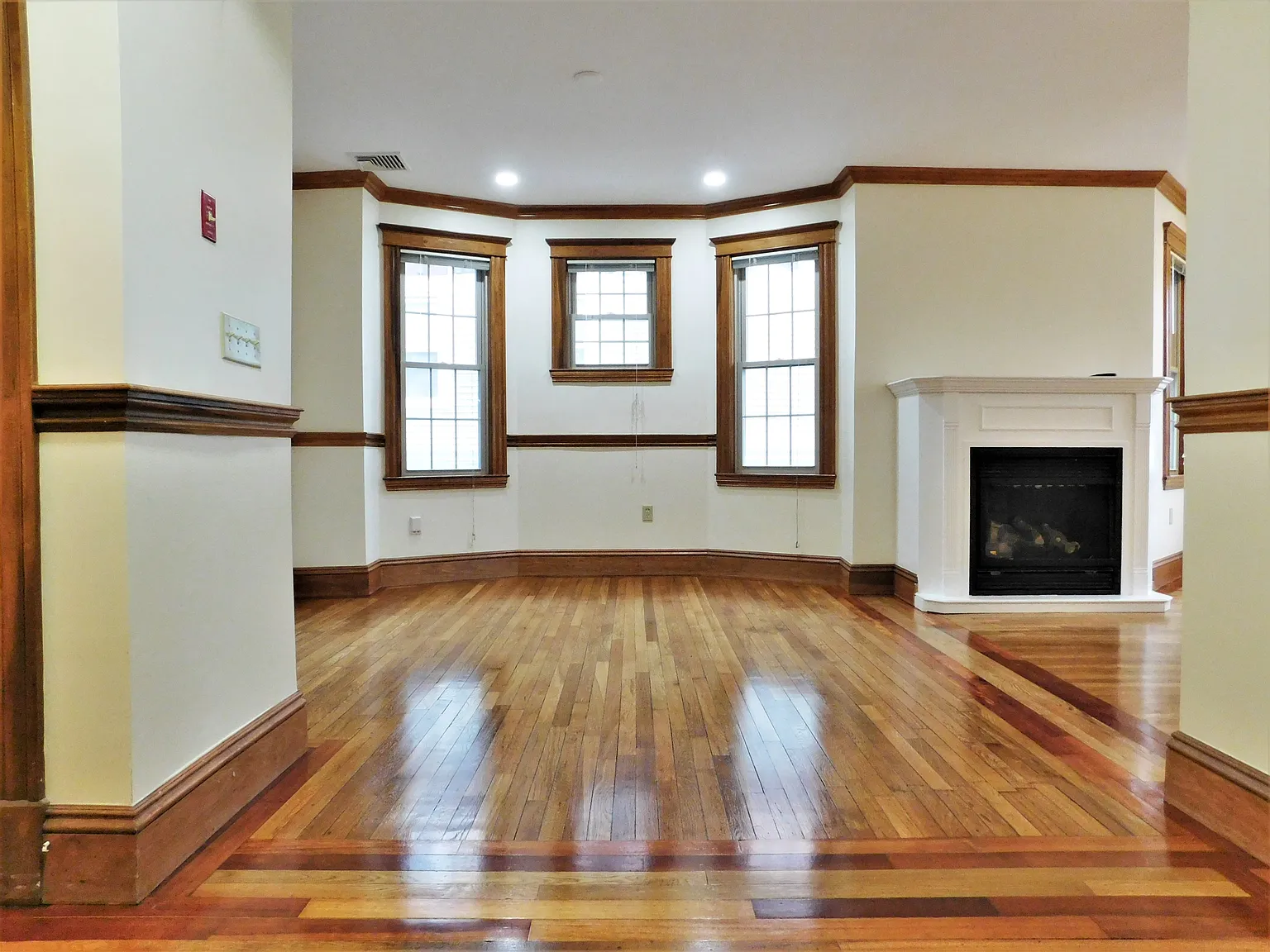 3 bed, 1400 sqft, $3,200 — Photo 2