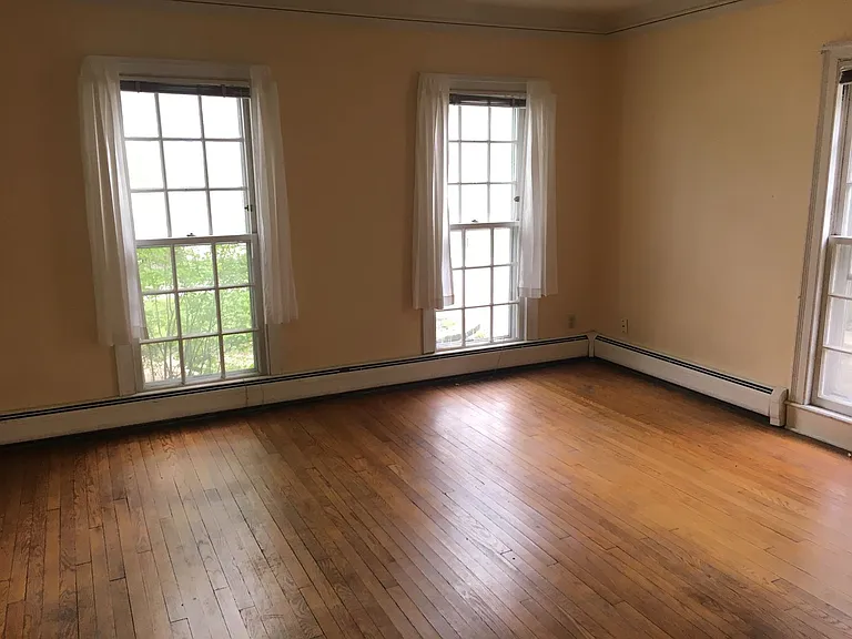 637 E Gorham St — Photo 3