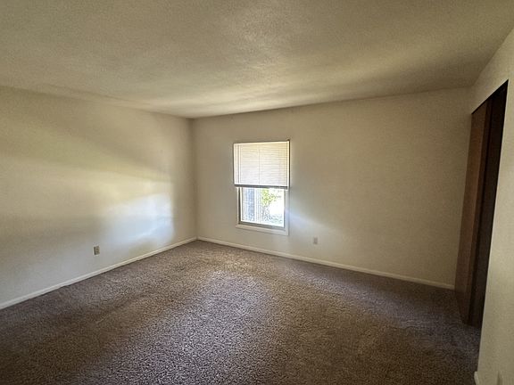 4th image of 7190 N Roanoke Rd #2