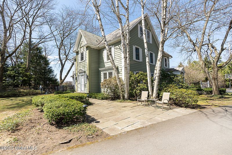 2nd image of 11 Loudon Heights No