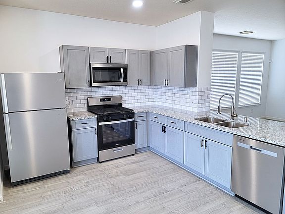 Brand new gourmet kitchen