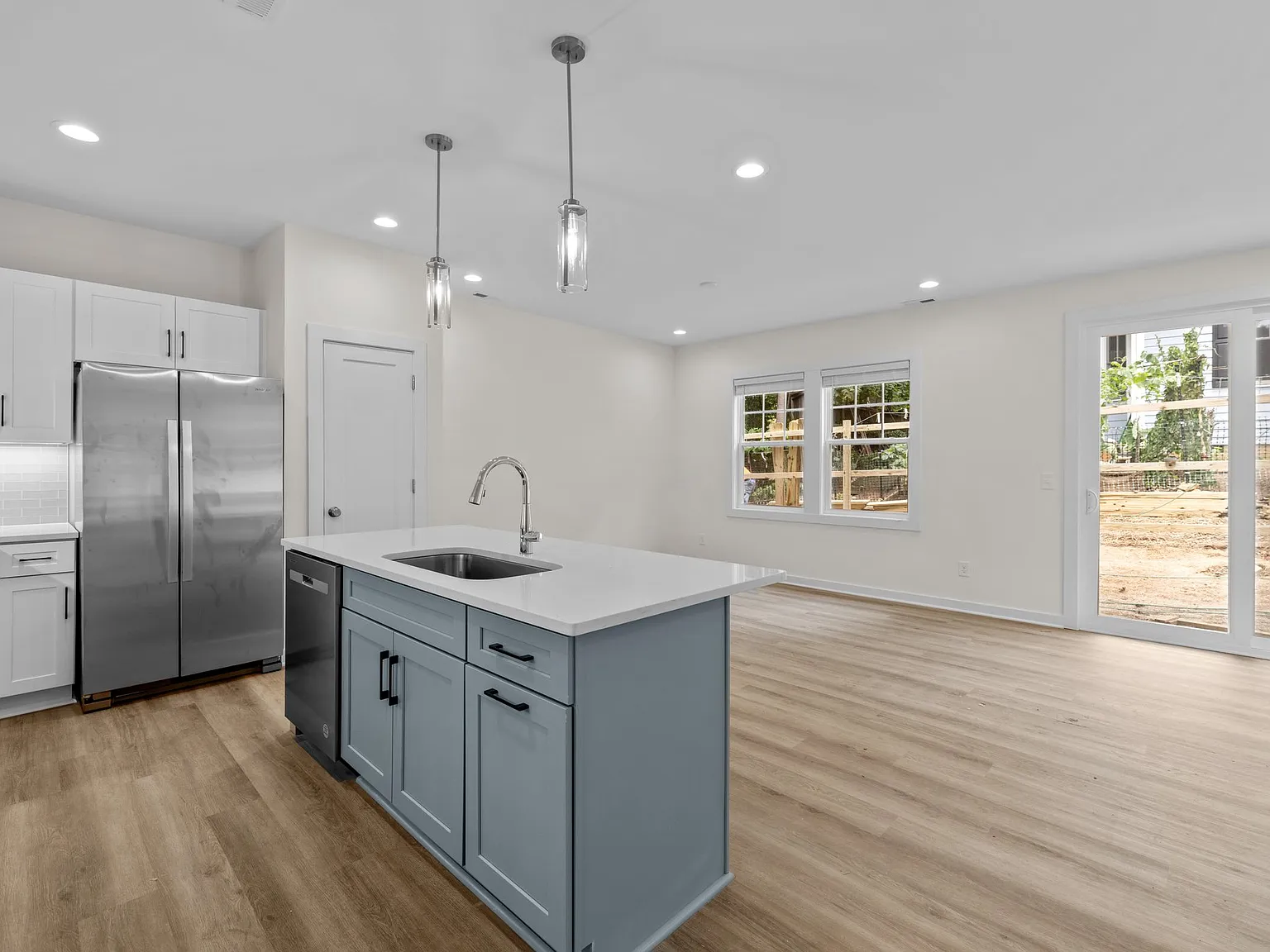 3 bed, 2.5 bath, 1469 sqft, $2,725 — Photo 2