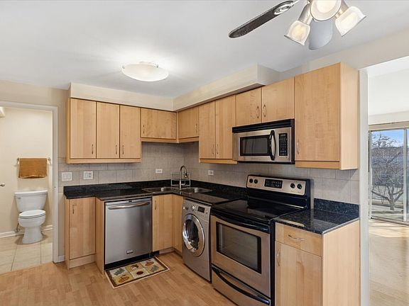 4th image of 410 Crescent Blvd APT 2B